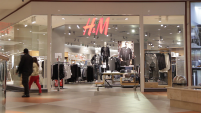 Айде, бе! H&M обвини топлото време за слабите продажби през септември