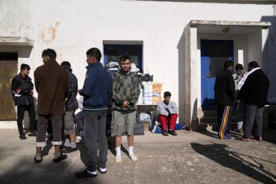 Турция спря 122 мигранти да влязат в България
