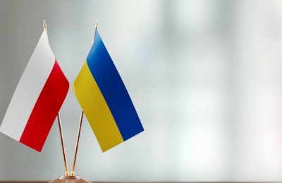 Украинският президент Володимир Зеленски спря в Полша и връчи награди