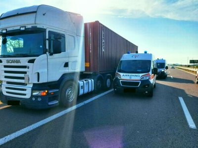 Дрогиран шофьор на камион блъсна кола на АМ „Тракия“, има жертва и пострадали