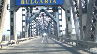 Евродепутати предлагат отпадане на таксите за минаване през Дунав мост при Русе