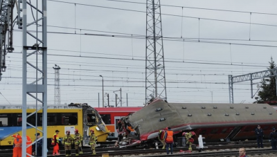 Полски медии съобщиха че тази сутрин два влака са се