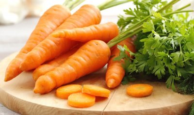 Учени установиха че оранжевият цвят на морковите се дължи на