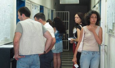 Спад на безработицата в България през август