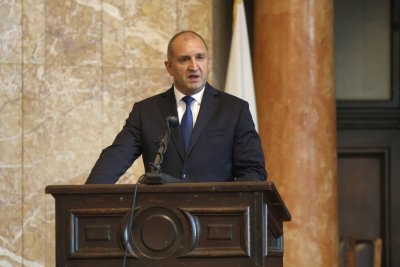Радев: България трябва да подкрепя всички отношения, водещи до прекратяване на войната в Украйна