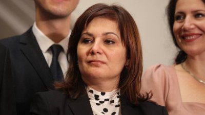 Бившият здравен министър проф Асена Сербезова ще съди настоящия