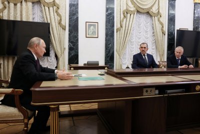 Руският президент Владимир Путин бе показан в петък да се
