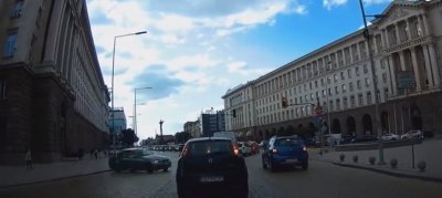 Пореден дрифт в центъра на София доведе до сериозен сблъсък