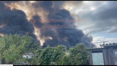 Голям пожар избухна днес след спукване на петролопровод в Ивано Франковска