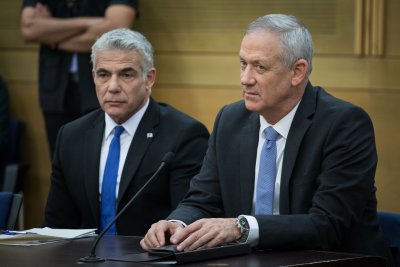 Премиерът на Израел Бенямин Нетаняху покани лидерите на опозицията Яир