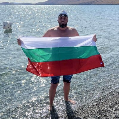 Българският плувец Петър Стойчев спечели първото състезание на езерото Хьовсгьол