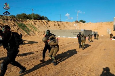 „Хамас“ заплашва да убива пленници, ако Израел продължи атаките си