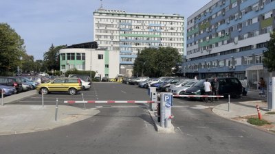 Блъснаха пешеходка на паркинг пред болница в Бургас 47 годишна жена блъсна