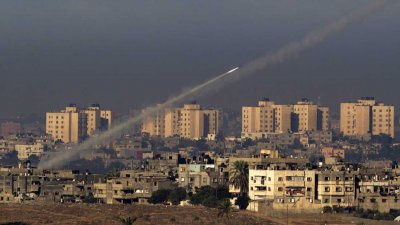 198 палестинци са загинали в Газа след израелските удари
