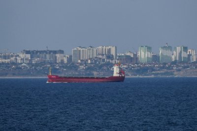 Турски товарен кораб се натъкна на мина в Черно море