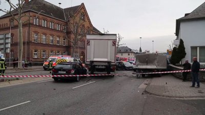 8 пострадали при предполагаема терористична атака в Германия с камион