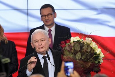 Управляващите печелят парламентарния вот в Полша