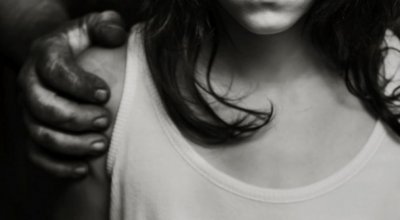 Кошмар! 70-годишни изверги изнасилиха момиче на 13