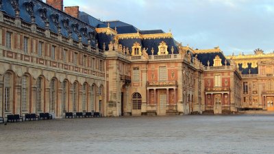 Сигнал за бомба във Версайския дворец