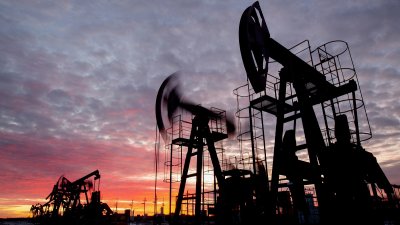 Рязък скок на приходите на Русия от петрол, расте и цената му