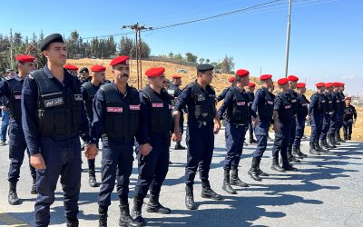 Йорданската полиция за борба с безредиците насилствено разпръсна в петък стотици