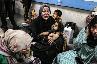 Часове след удара по болница в Газа със стотици убити