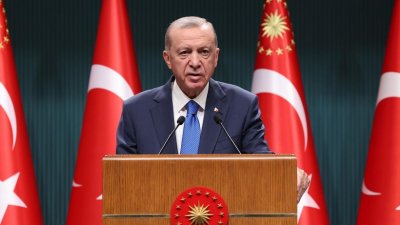 Турският президент Реджеп Тайип Ердоган и генералният секретар на НАТО Йенс