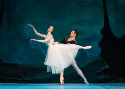 Примабалерината Марта Петкова и премиер балетистът Емил Йорданов ще гостуват