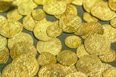 Шейсет и две монети от римската и средновековната епоха скрити