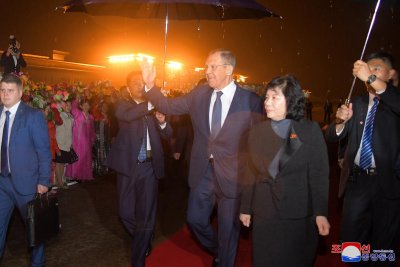 Руският външен министър Сергей Лавров пристигна в Северна Корея съобщи държавната
