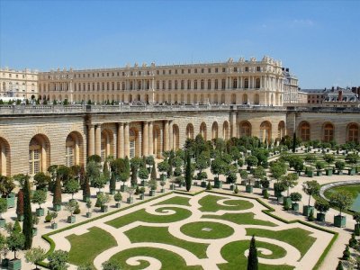 Рекорд: Дворецът „Версай" бе евакуиран за седми път тази седмица заради заплаха