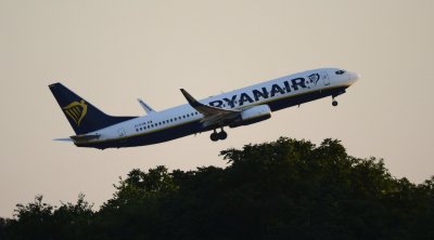 Ryanair е изправена пред предизвикателства в двата края на ценовия