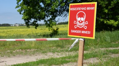 Украински земеделец е загинал в североизточната Харковска област вчера когато