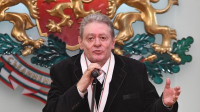 Михаил Белчев издава нова биография и стяга голям концерт