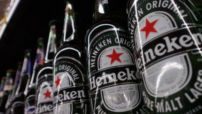 Продажбите на бира Хайнекен спаднаха през третото тримесечие след като