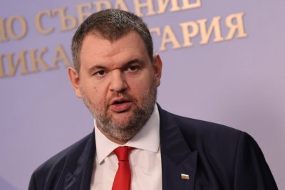 Пеевски: Премиерът да докладва писмено на Парламента казуса "Лукойл"
