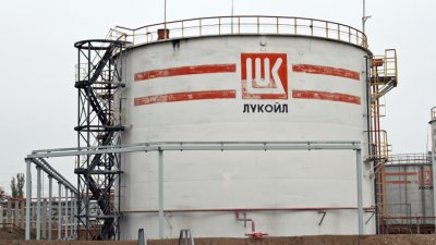 Държавният резерв да поеме управлението на базите на Лукойл Нефтохим