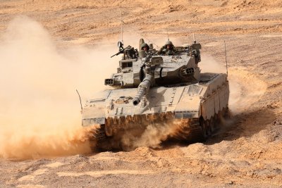 Израелски танкове влязоха в Газа 