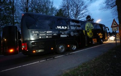Законът си е закон! Автобусът на Борусия Дортмунд получи фиш (ВИДЕО)
