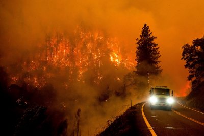 Евакуират 4000 души заради пожар в Южна Калифорния