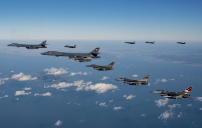 САЩ и Южна Корея започнаха голямо въздушно учение
