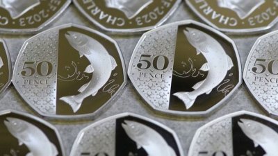 Великобритания пуска в обращение нов вид монети които олицетворяват любовта