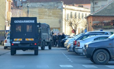 Двама мъже от квартал Изток във Вършец са задържани вчера
