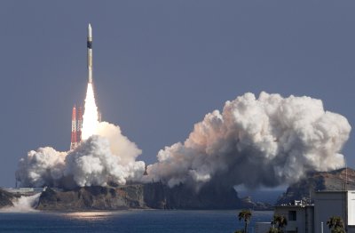 КНДР готви изстрелване на шпионски сателит с помощ от Русия
