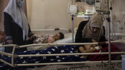 ООН: Стотици пациенти са блокирани в болници в Газа