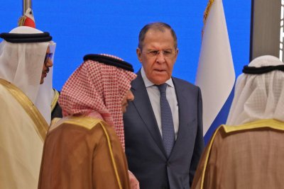 Руският външен министър Сергей Лавров обсъди по телефона със саудитския си колега