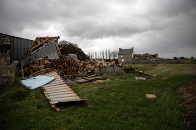 Щетите от бурята Киърън в Западна Европа близо 700 000