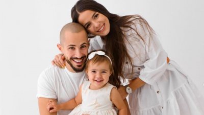 Водещият на Ергенът Наум Шопов и приятелката му Теа Минкова