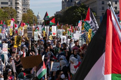 Десетки хиляди американци протестираха в столицата Вашингтон с настояване за