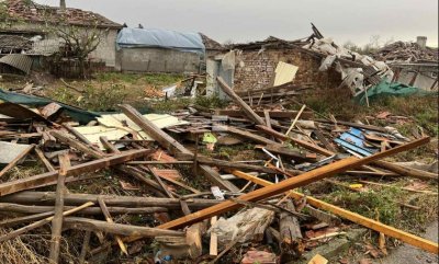 Бурята отнесе покриви на къщи в с. Лъвино (ВИДЕО)